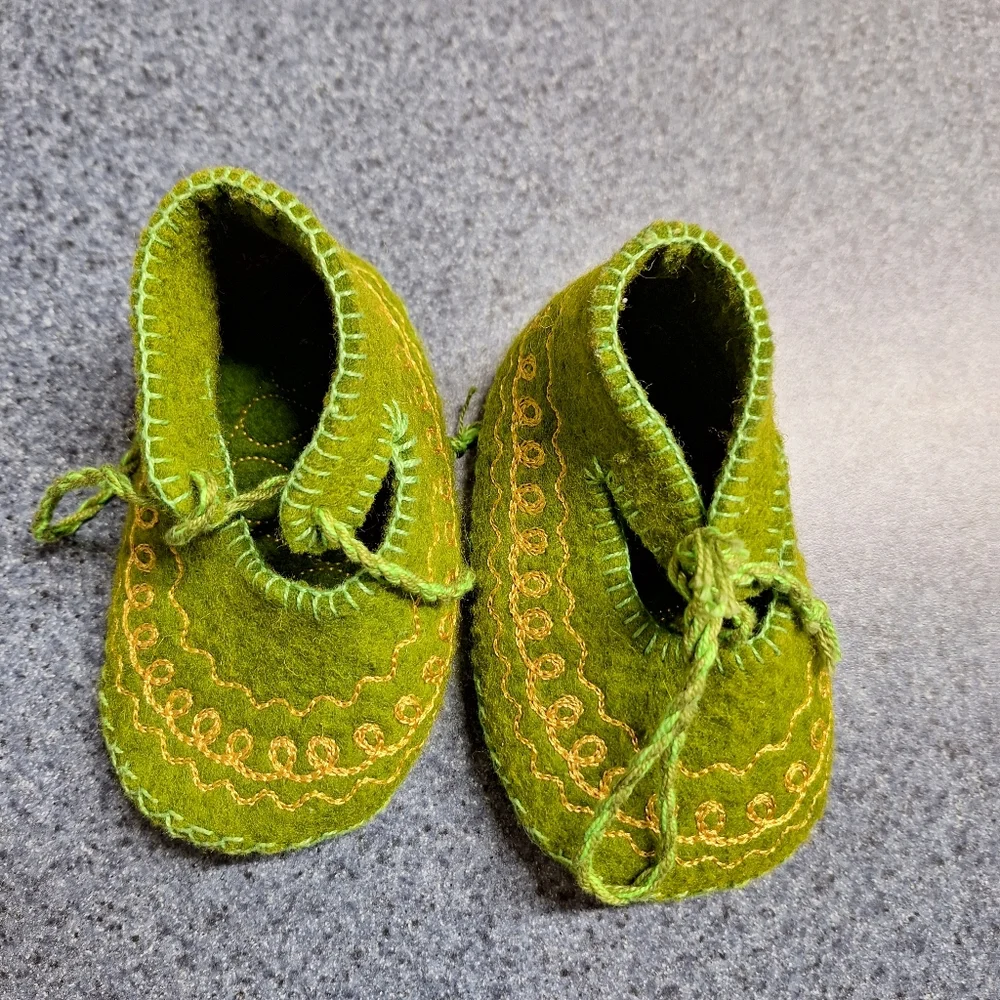 Felted Wool Embroidered Tie  Baby Moccasin, Made in Pakistan